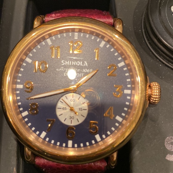 The Runwell 47mm -Oxblood genuine leather band. Sapphire blue dial rose gold. - Picture 3 of 8